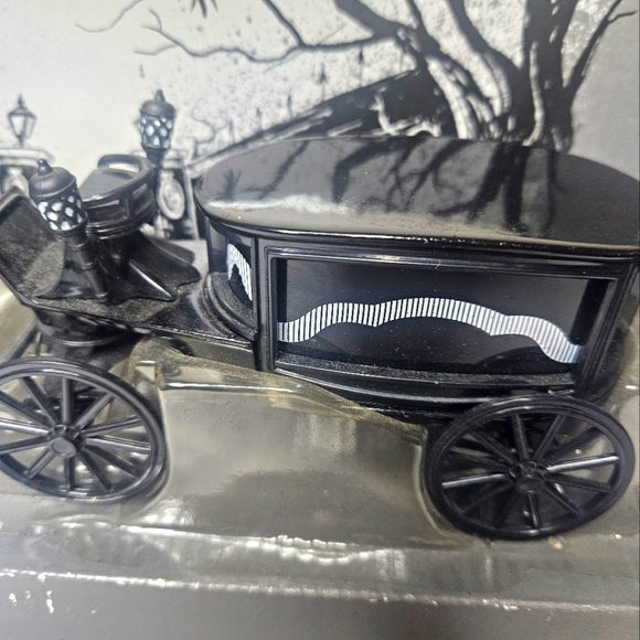 Disney's Vintage Haunted Mansion Spooky Die Cast  Metal Hearse. - Picture 5 of 9